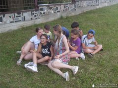 В летней воскресной школе молодежь работает над проектом "Вертоград многоцветный"