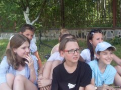 В летней воскресной школе молодежь работает над проектом "Вертоград многоцветный"