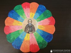 В летней воскресной школе молодежь работает над проектом "Вертоград многоцветный"