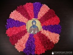 В летней воскресной школе молодежь работает над проектом "Вертоград многоцветный"