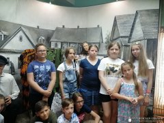 В летней воскресной школе молодежь работает над проектом "Вертоград многоцветный"