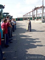 Клирик Берестовицкого благочиния посетил КСУП «Малоберестовицкий элитхоз»