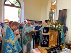 19 июля в  храме Святителя Николая Чудотворца г.п. Берестовица Берестовицкого благочиния состоялась торжественная встреча иконы Божией Матери «Умиление» (Локотская)