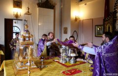 В день празднования Происхождения Честных Древ Животворящего Креста Господня епископ Антоний совершил Божественную литургию в Покровском соборе города Гродно