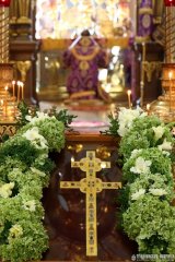 В день празднования Происхождения Честных Древ Животворящего Креста Господня епископ Антоний совершил Божественную литургию в Покровском соборе города Гродно