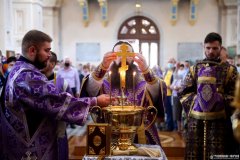 В день празднования Происхождения Честных Древ Животворящего Креста Господня епископ Антоний совершил Божественную литургию в Покровском соборе города Гродно