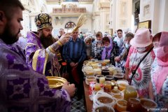 В день празднования Происхождения Честных Древ Животворящего Креста Господня епископ Антоний совершил Божественную литургию в Покровском соборе города Гродно