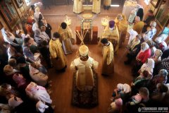 Епископ Антоний совершил Божественную литургию в храме святых Виленских мучеников города Гродно
