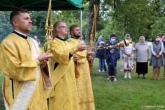 Епископ Антоний совершил Литургию на слёте православной молодежи Волковысского благочиния 