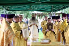 Епископ Антоний совершил Литургию на слёте православной молодежи Волковысского благочиния 