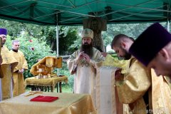 Епископ Антоний совершил Литургию на слёте православной молодежи Волковысского благочиния 