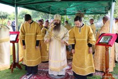 Епископ Антоний совершил Литургию на слёте православной молодежи Волковысского благочиния 