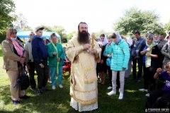 Епископ Антоний совершил Литургию на слёте православной молодежи Волковысского благочиния 