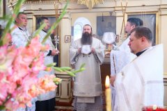 В неделю 9-ю по Пятидесятнице епископ Антоний совершил Божественную литургию в храме в честь святого Архангела Михаила города Щучин