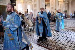 В канун праздника Успения Пресвятой Богородицы Епископ Антоний совершил всенощное бдение в Свято-Покровском соборе