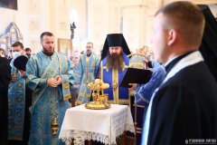 В канун праздника Успения Пресвятой Богородицы Епископ Антоний совершил всенощное бдение в Свято-Покровском соборе