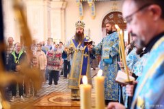 В канун праздника Успения Пресвятой Богородицы Епископ Антоний совершил всенощное бдение в Свято-Покровском соборе