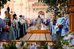 В канун праздника Успения Пресвятой Богородицы Епископ Антоний совершил всенощное бдение в Свято-Покровском соборе