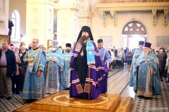 В праздник Успения Пресвятой Богородицы епископ Антоний совершил Божественную литургию в Покровском кафедральном соборе города Гродно