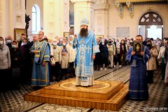 В праздник Успения Пресвятой Богородицы епископ Антоний совершил Божественную литургию в Покровском кафедральном соборе города Гродно