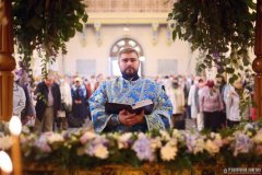 В праздник Успения Пресвятой Богородицы епископ Антоний совершил Божественную литургию в Покровском кафедральном соборе города Гродно