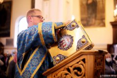 В праздник Успения Пресвятой Богородицы епископ Антоний совершил Божественную литургию в Покровском кафедральном соборе города Гродно