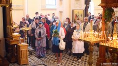 В праздник Успения Пресвятой Богородицы епископ Антоний совершил Божественную литургию в Покровском кафедральном соборе города Гродно