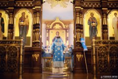 В праздник Успения Пресвятой Богородицы епископ Антоний совершил Божественную литургию в Покровском кафедральном соборе города Гродно