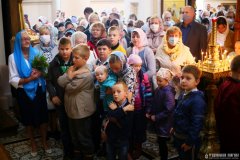 В праздник Успения Пресвятой Богородицы епископ Антоний совершил Божественную литургию в Покровском кафедральном соборе города Гродно