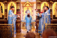 В праздник Успения Пресвятой Богородицы епископ Антоний совершил Божественную литургию в Покровском кафедральном соборе города Гродно