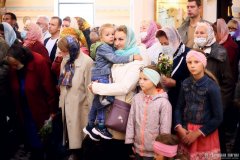 В праздник Успения Пресвятой Богородицы епископ Антоний совершил Божественную литургию в Покровском кафедральном соборе города Гродно