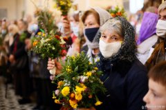 В праздник Успения Пресвятой Богородицы епископ Антоний совершил Божественную литургию в Покровском кафедральном соборе города Гродно