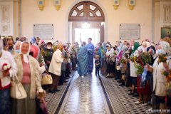 В праздник Успения Пресвятой Богородицы епископ Антоний совершил Божественную литургию в Покровском кафедральном соборе города Гродно