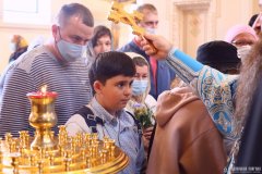 В праздник Успения Пресвятой Богородицы епископ Антоний совершил Божественную литургию в Покровском кафедральном соборе города Гродно