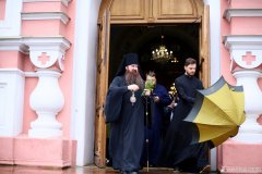 В праздник Успения Пресвятой Богородицы епископ Антоний совершил Божественную литургию в Покровском кафедральном соборе города Гродно