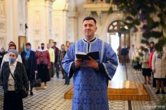 Епископ Антоний совершил всенощное бдение с чином Погребения Пресвятой Богородицы в Покровском соборе