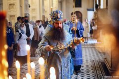 Епископ Антоний совершил всенощное бдение с чином Погребения Пресвятой Богородицы в Покровском соборе