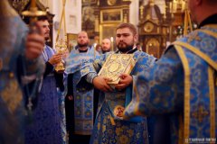 Епископ Антоний совершил всенощное бдение с чином Погребения Пресвятой Богородицы в Покровском соборе
