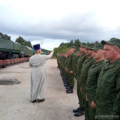 Протоиерей Аркадий Косьяненко благословил воинов 1-го зенитно-ракетного полка перед началом учений