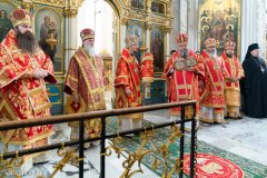 В день памяти священномученика Вениамина, митрополита Петроградского, епископ Антоний принял участие в Божественной литургии в Свято-Духовом кафедральном соборе города Минска