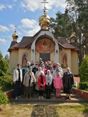 Прихожане храма иконы Божией Матери «Взыскание погибших» посетили Лавришевский монастырь