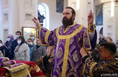 В праздник Воздвижения Креста Господня архиепископ Антоний возглавил Литургию в Покровском кафедральном  соборе города Гродно [+ ВИДЕО]