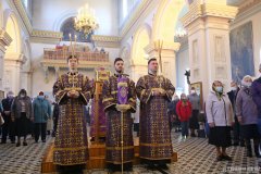 В праздник Воздвижения Креста Господня архиепископ Антоний возглавил Литургию в Покровском кафедральном  соборе города Гродно [+ ВИДЕО]