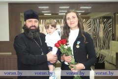 Супруге священника из Вороново вручен орден Матери Супруге священника из Вороново вручен орден Матери