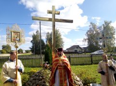 Освящен поклонный крест на приходе праведной Софии Слуцкой в городе Мосты Освящен поклонный крест на приходе праведной Софии Слуцкой в городе Мосты
