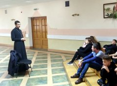 Иерей Александр Богдан встретился с курсантами «Школы выживания» Иерей Александр Богдан встретился с курсантами «Школы выживания»