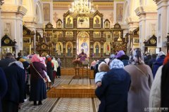 В Неделю по Воздвижении архиепископ Антоний совершил Литургию в Покровском кафедральном соборе города Гродно [+ ВИДЕО]