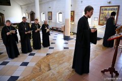 Правящий архиерей привел к присяге судей Епархиального суда Правящий архиерей привел к присяге судей Епархиального суда