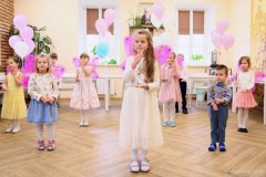 Младшие воспитанники воскресной школы Покровского собора поздравили мам и бабушек Младшие воспитанники воскресной школы Покровского собора поздравили мам и бабушек