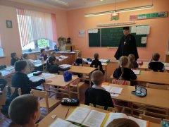 Протоиерей Георгий Суботковский провел беседы в Зельвенской гимназии и средней школе Протоиерей Георгий Суботковский провел беседы в Зельвенской гимназии и средней школе
